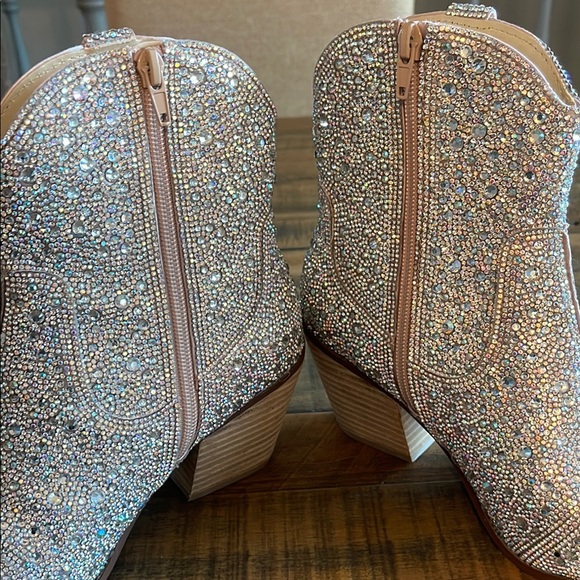 Betsy Johnson Women's Glittering Silver Ankle Boots size 8 - Picture 3 of 7